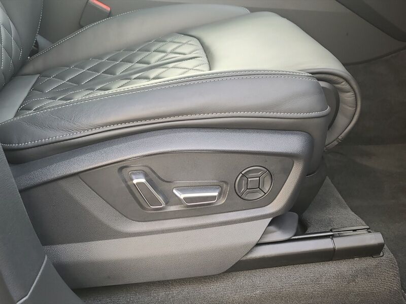 More views of Audi Q8