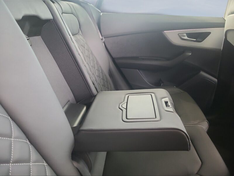 More views of Audi Q8