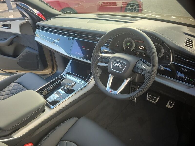 More views of Audi Q8