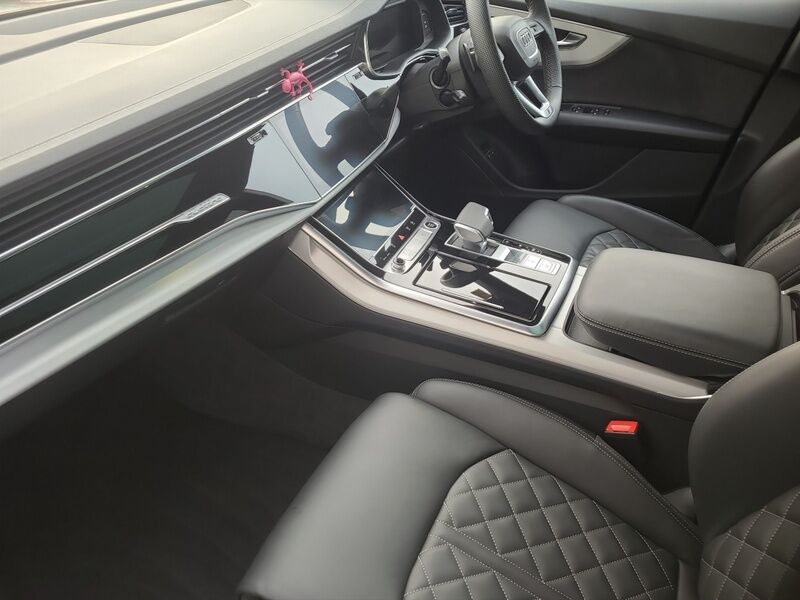 More views of Audi Q8