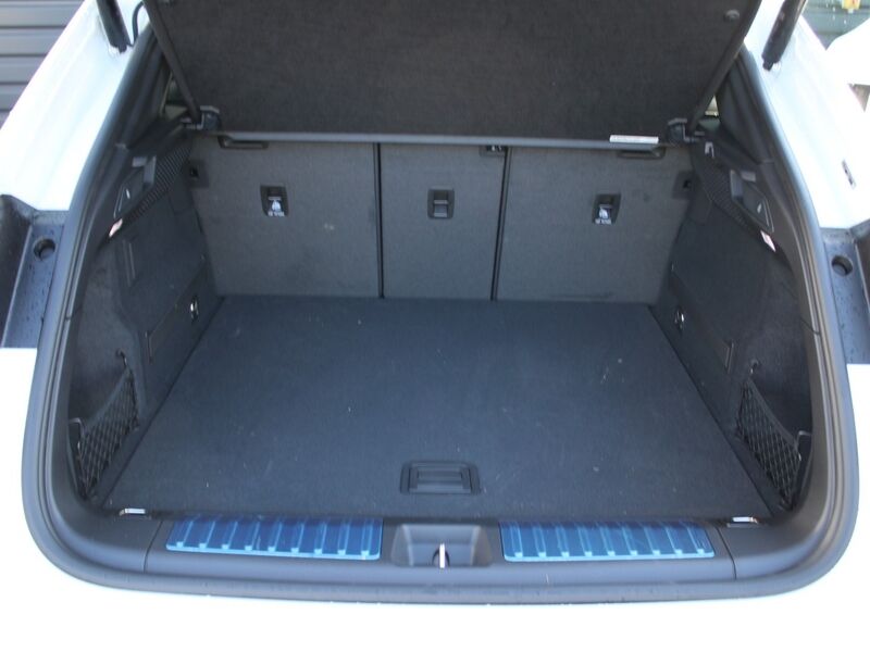 More views of Porsche Macan