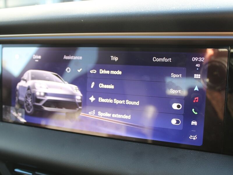 More views of Porsche Macan