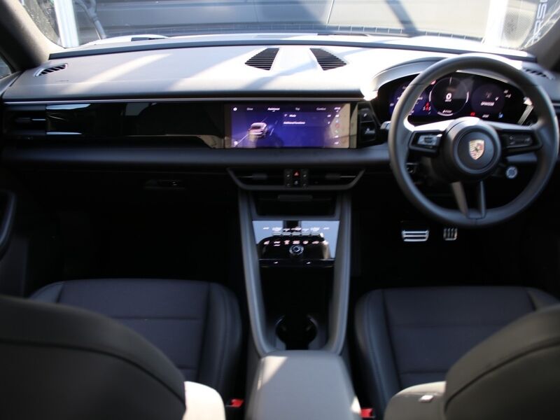 More views of Porsche Macan