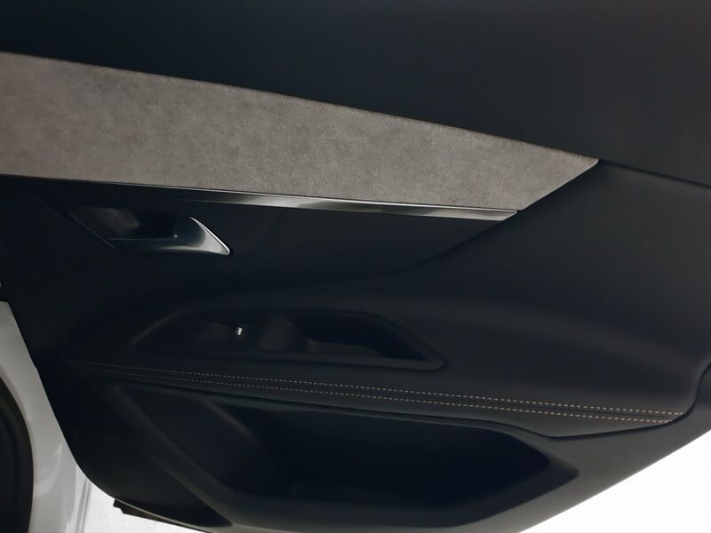 More views of Peugeot 3008