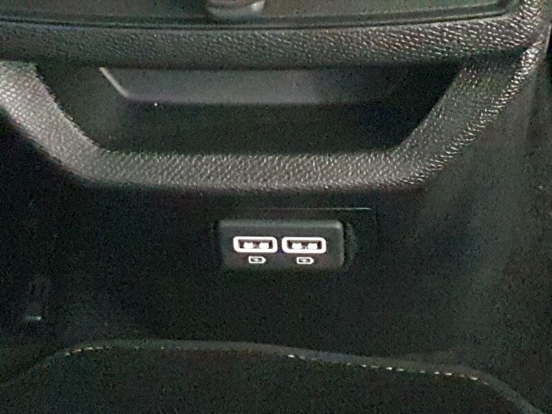 More views of Peugeot 3008