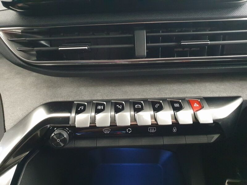 More views of Peugeot 3008