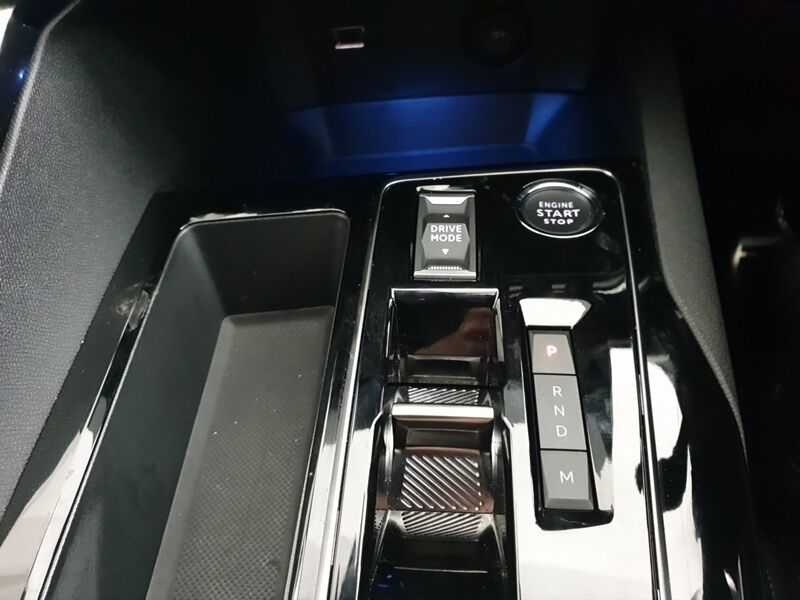 More views of Peugeot 3008