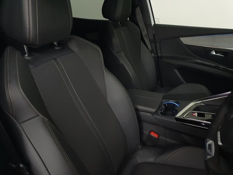 More views of Peugeot 3008