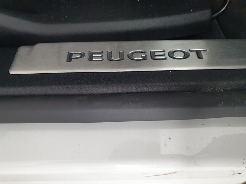 More views of Peugeot 3008