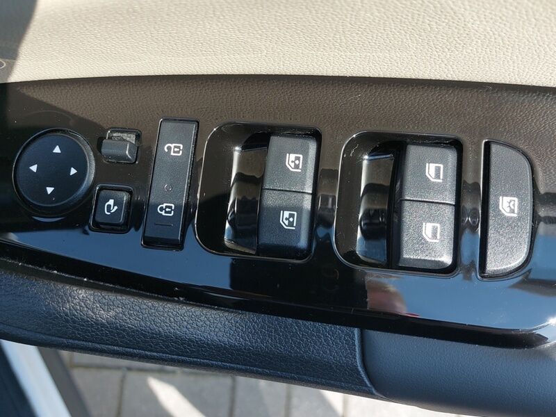 More views of Kia Sportage