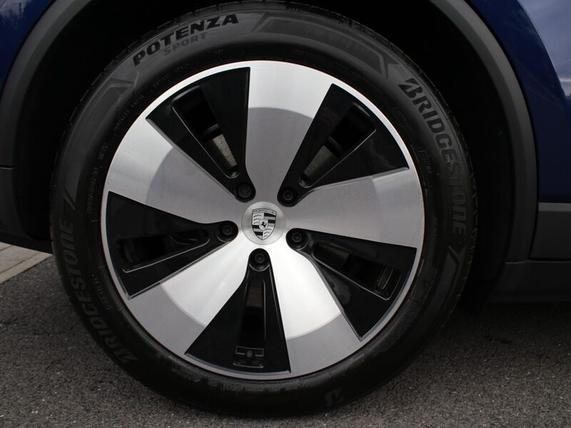 More views of Porsche Macan