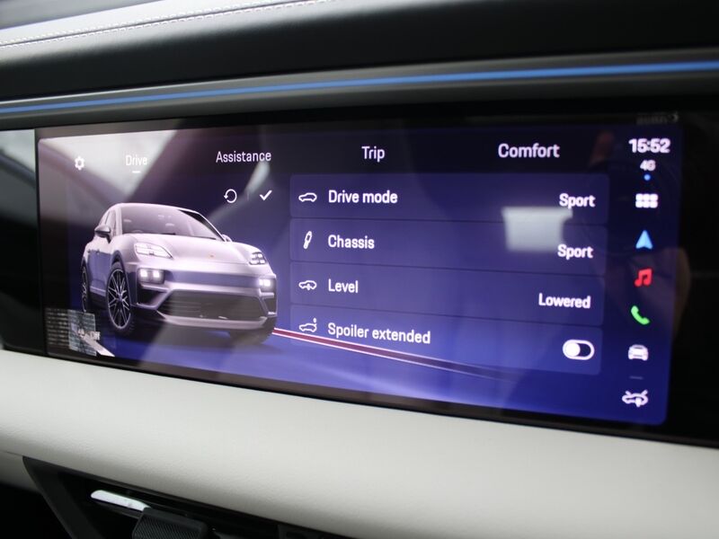 More views of Porsche Macan