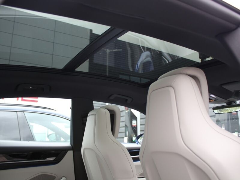 More views of Porsche Macan