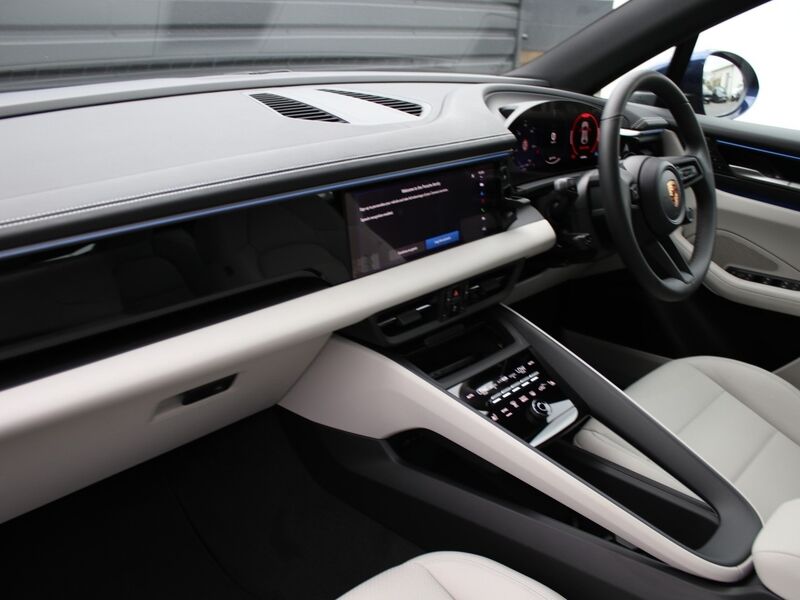 More views of Porsche Macan