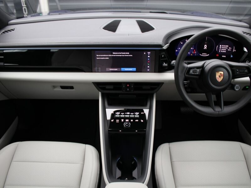 More views of Porsche Macan