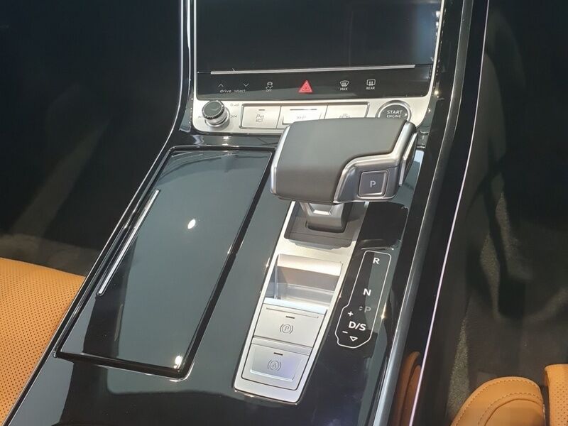 More views of Audi A8