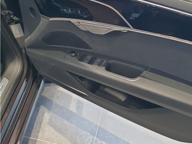 More views of Audi A8