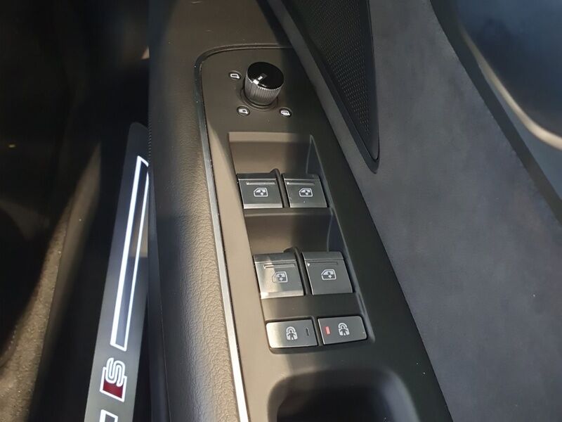 More views of Audi A8