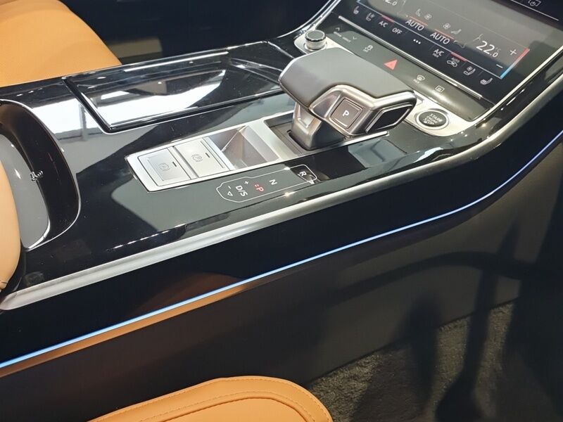 More views of Audi A8