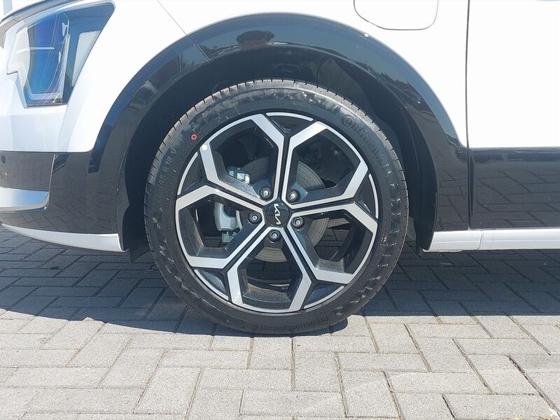 More views of Kia Niro