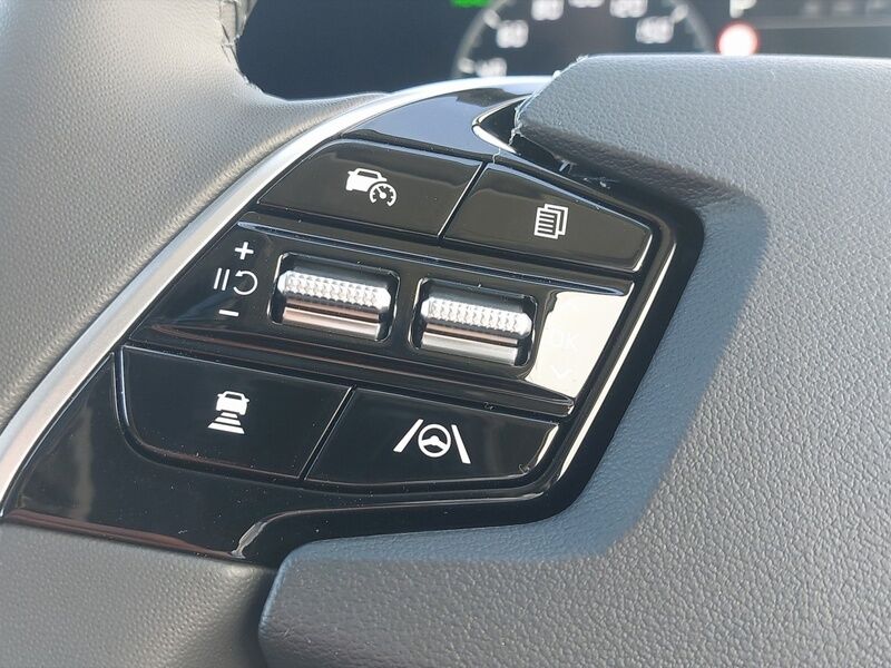 More views of Kia Niro