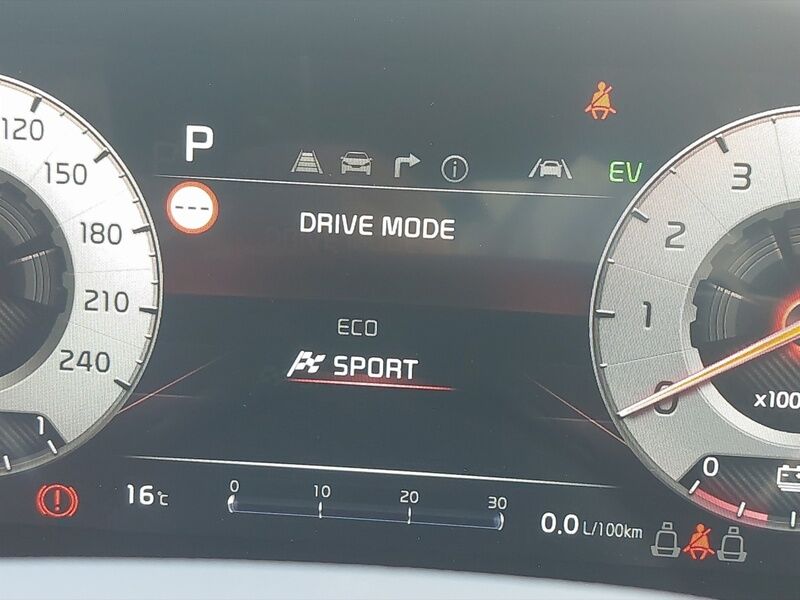 More views of Kia Niro