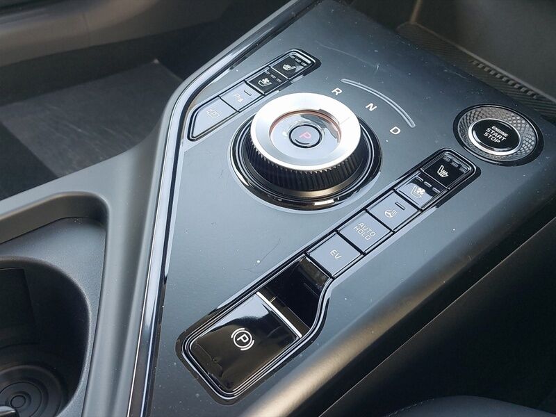 More views of Kia Niro