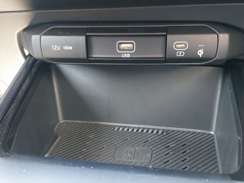 More views of Kia Niro