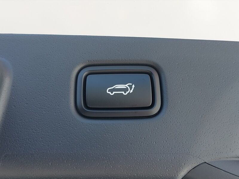 More views of Kia Niro