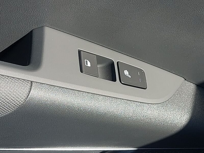 More views of Kia Niro