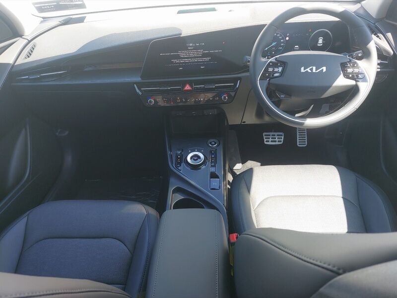 More views of Kia Niro