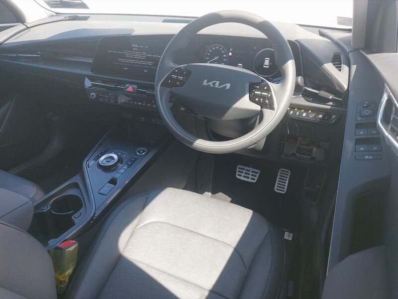 More views of Kia Niro