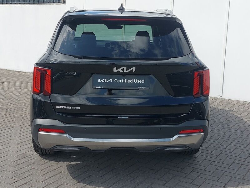 More views of Kia Sorento