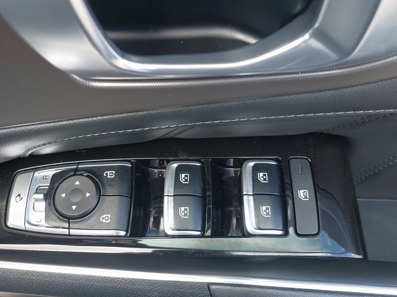More views of Kia Sorento