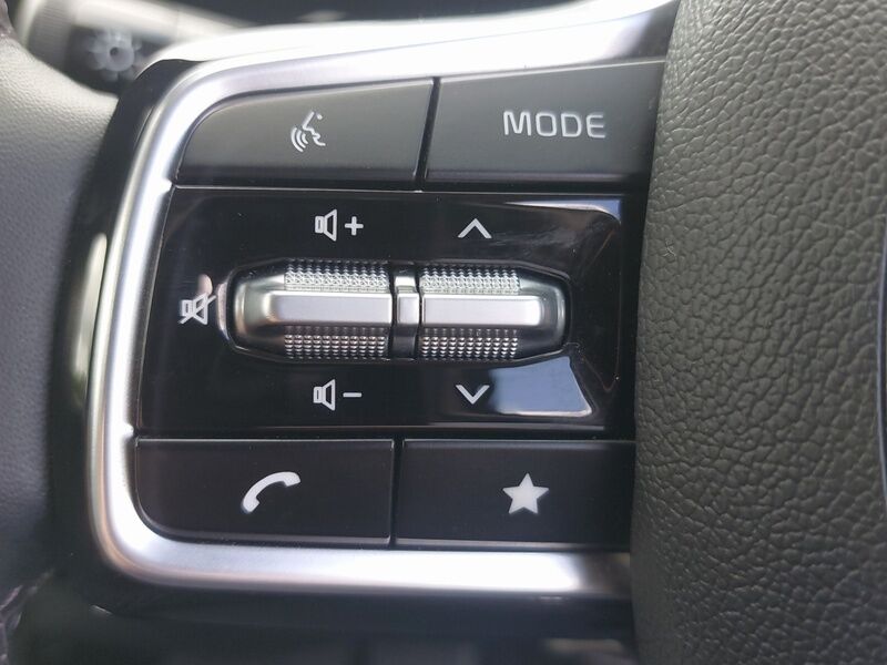 More views of Kia Sorento