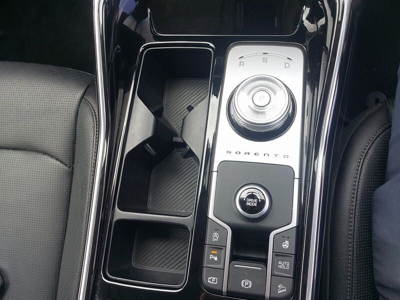 More views of Kia Sorento