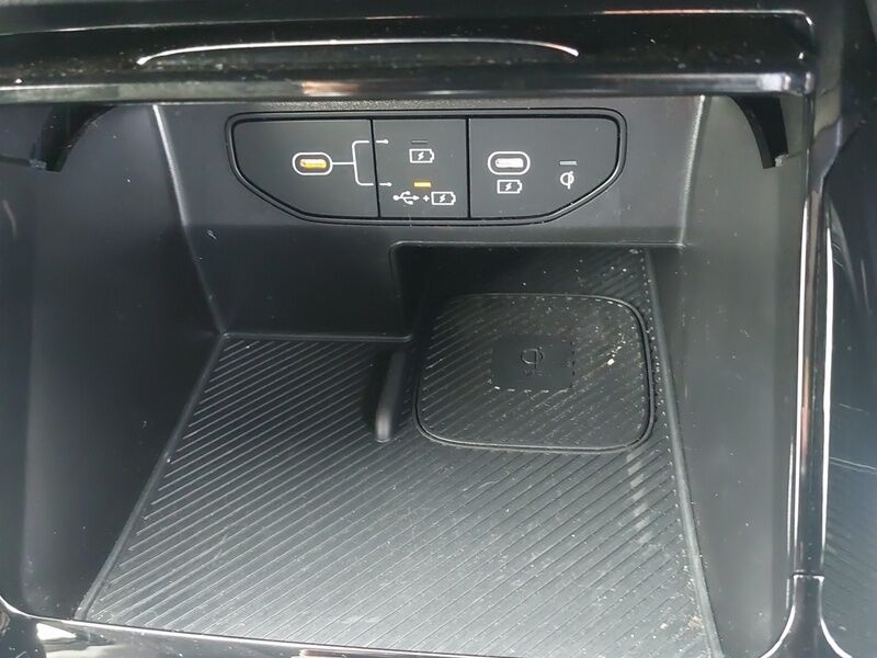 More views of Kia Sorento