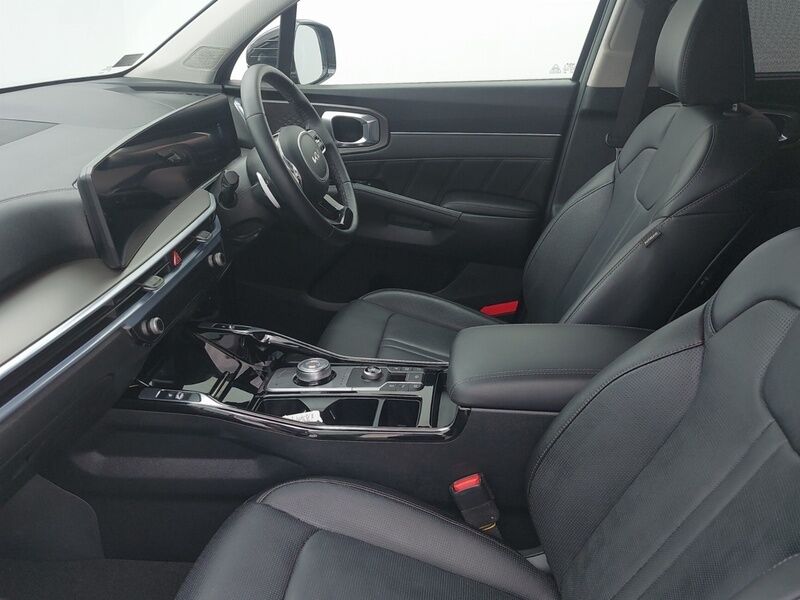 More views of Kia Sorento