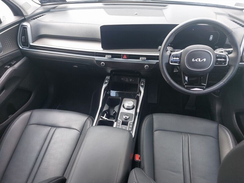 More views of Kia Sorento