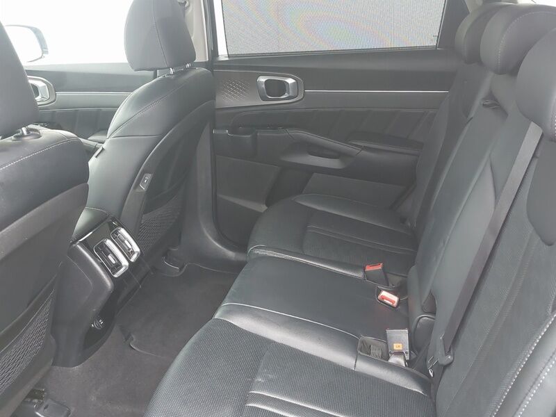 More views of Kia Sorento