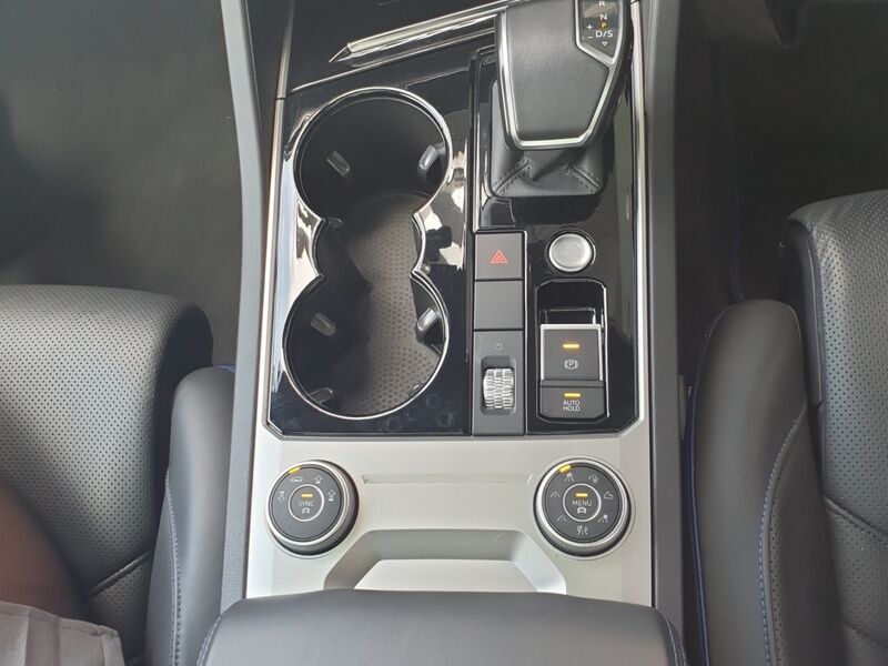 More views of Volkswagen Touareg