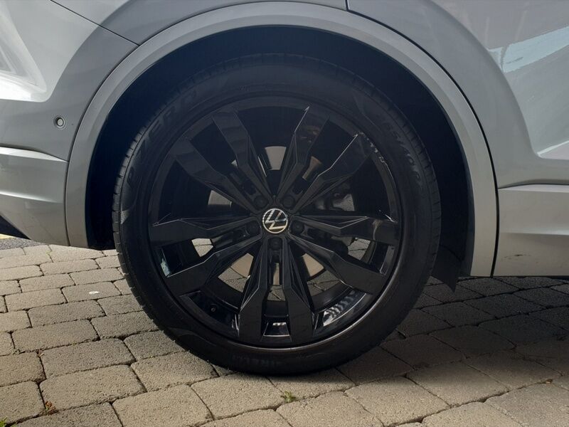 More views of Volkswagen Touareg