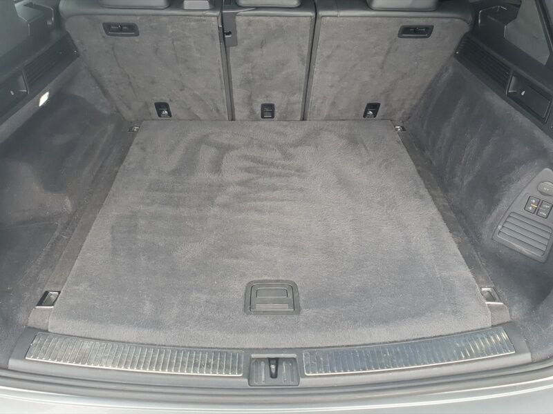 More views of Volkswagen Touareg