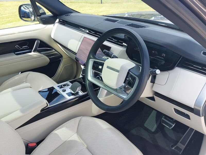 More views of Land Rover Range Rover