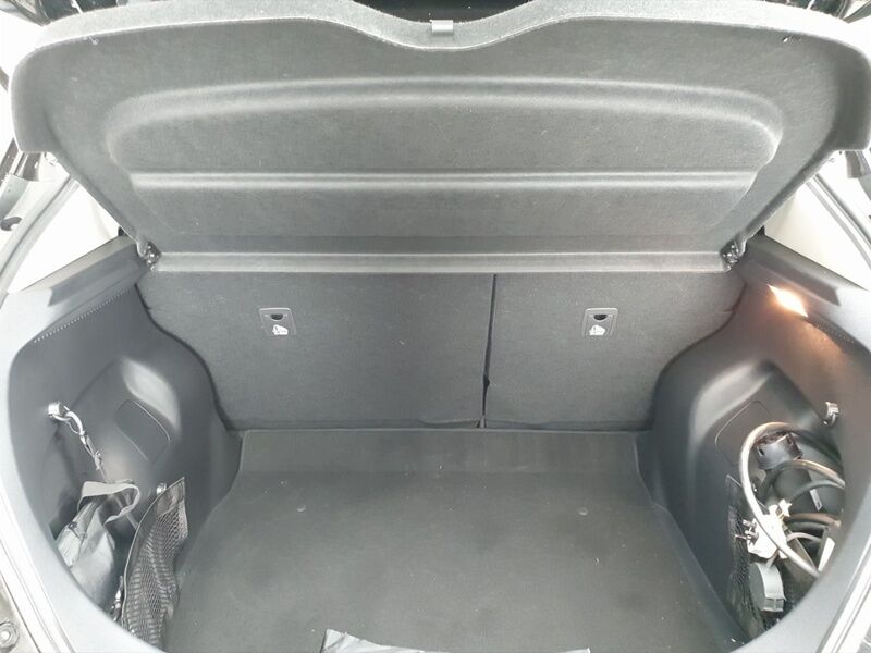 More views of Nissan Leaf