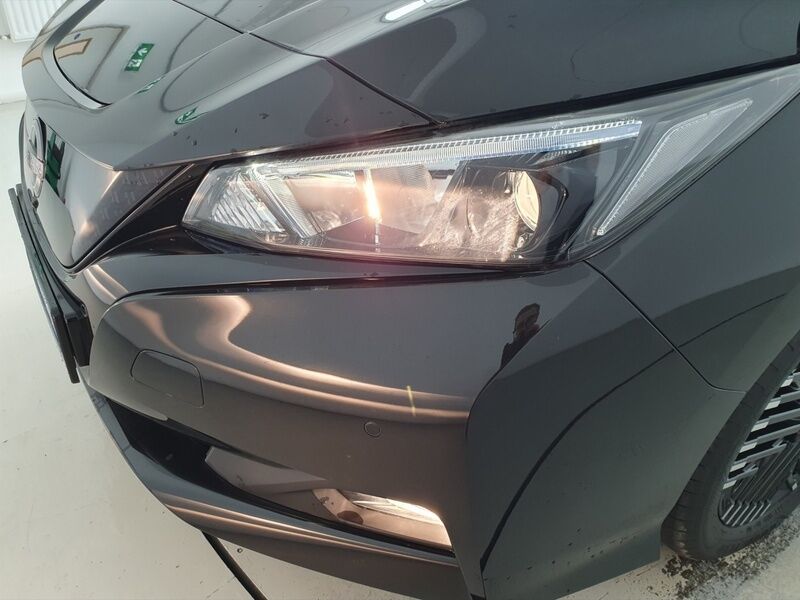 More views of Nissan Leaf