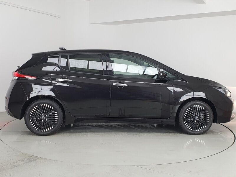 More views of Nissan Leaf