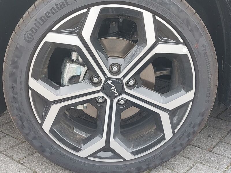 More views of Kia Niro