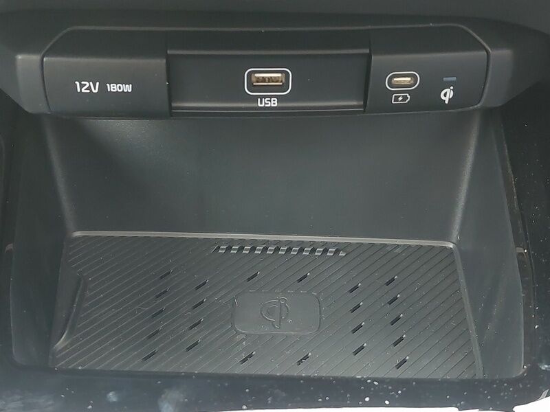 More views of Kia Niro