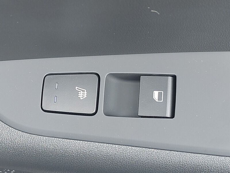 More views of Kia Niro